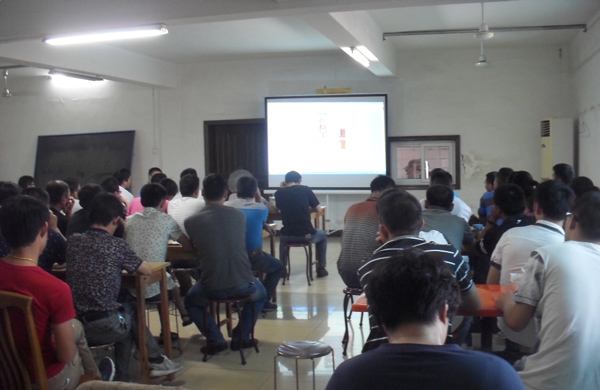 Ang BAILIAN Compressor ay humahawak ng empleyado ng aktibidad ng pag-aaral ng teorya ng teknolohiya ng compressor ng empleyado