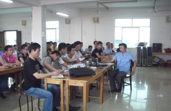 Ang BAILIAN Compressor ay humahawak ng empleyado ng aktibidad ng pag-aaral ng teorya ng teknolohiya ng compressor2