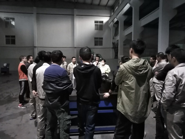 Compressor workshop gaganapin on-site na pagsasanay at paggamit ng mga tool sa pagsukat